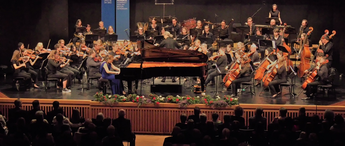 Sinfonietta Lustenau mit Solistin Cecilia Gogibedaschwili Sinfonietta Lustenau mit Solistin Cecilia Gogibedaschwili