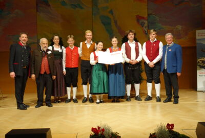 Preisübergabe des Herma-Haselsteiner-Preises beim 24. Alpenländischen Volksmusikwettbewerb 2022